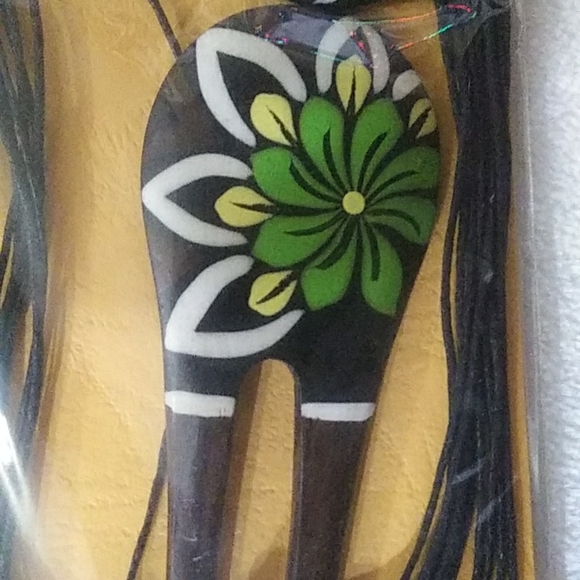 Woman's Jewelry - Picture 3 of 4